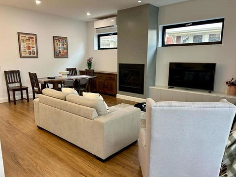 Modern Home - Gr8 4 Groups - Accommodation Port Macquarie 0