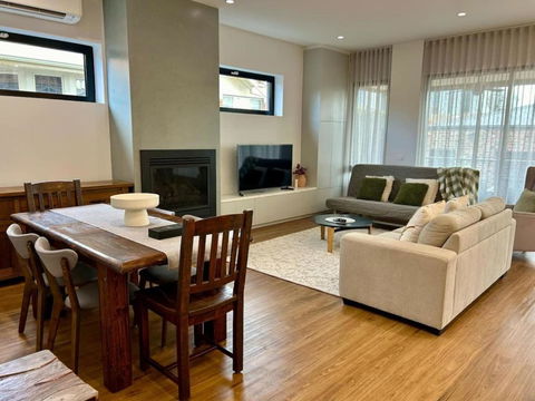 Modern Home - Gr8 4 Groups - Accommodation Port Macquarie 3
