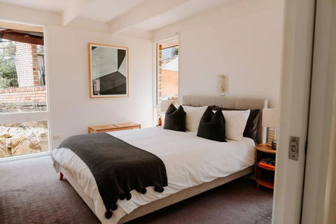 Modern Home Overlooking River - Accommodation Port Macquarie 2