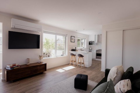 Modern Refurbished Unit In Charming Bellerive - Accommodation Port Macquarie 2