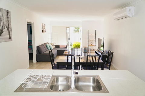 Modern Style Unit 2 Deer Park - Accommodation Port Macquarie 1