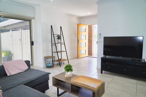 Modern Style Unit 2 Deer Park - Accommodation Port Macquarie 0