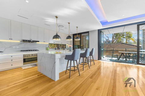 Modern Summer Palace In Epping - Accommodation Port Macquarie 3