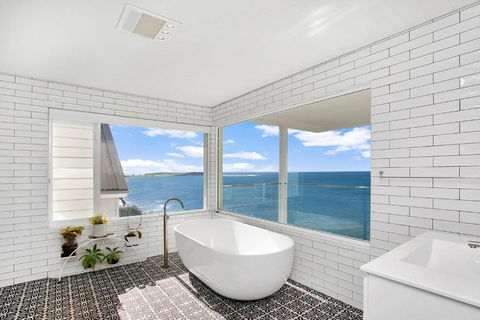 Monash Beach House - Oceanfront - Accommodation Port Macquarie 3