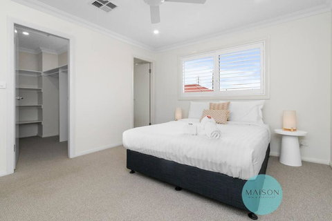 Modern Townhouse In The Heart Of Adamstown - Accommodation Port Macquarie 1