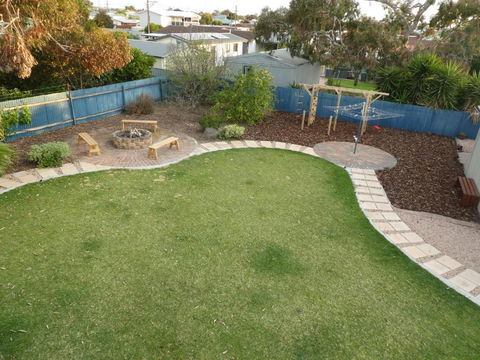 Moonta Bay Stylish Large Home 3 Min Walk From Beach And Jetty - Accommodation Port Macquarie 3