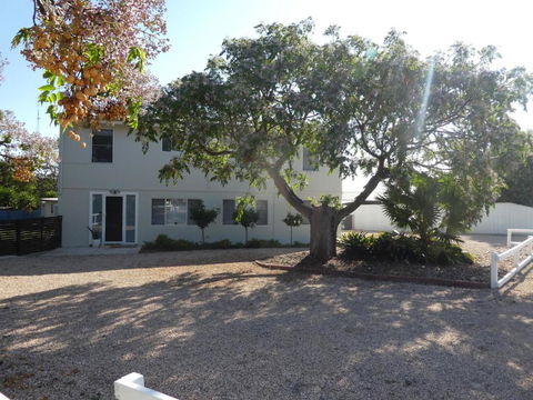 Moonta Bay Stylish Large Home 3 Min Walk From Beach And Jetty - Accommodation Port Macquarie 2