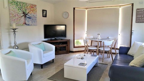 Must Love Dogs B&B & Self Contained Cottage - Accommodation Port Macquarie 3