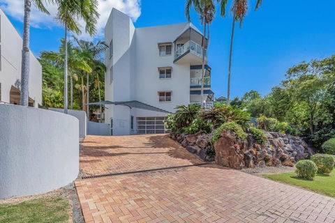 NEW! 2BR Whitsundays Oasis W/ Ocean Views - Accommodation Port Macquarie 3