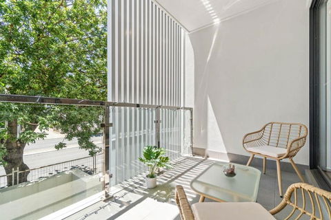 New Luxury Stylish Elegant Townhouse For Families - Accommodation Port Macquarie 3
