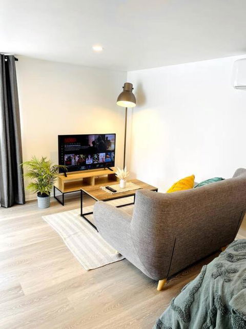 Newly Renovated Contemporary Private Studio Near Hobart CBD And Airport - Accommodation Port Macquarie 3