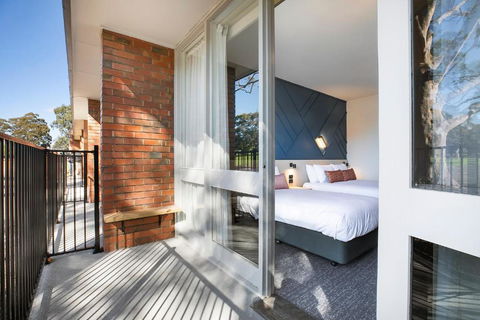 Nightcap At Sandown Park Hotel - Accommodation Port Macquarie 2
