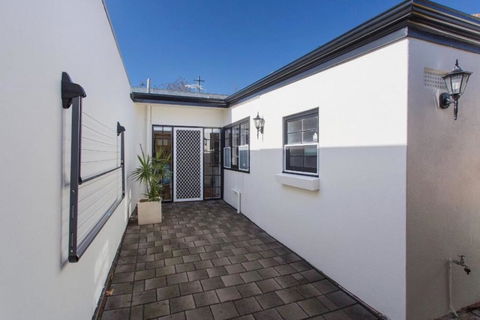 North Adelaide Row Cottage Monte - Accommodation Port Macquarie 1