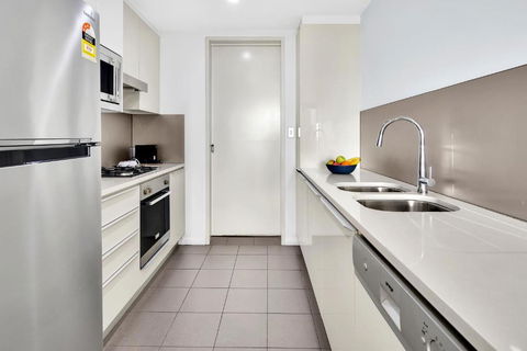 North Sydney Large Two Bedroom MIL2302 - Accommodation Port Macquarie 3