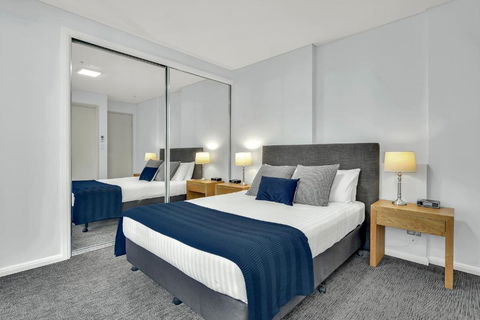 North Sydney Large Two Bedroom MIL2252402 - Accommodation Port Macquarie 2