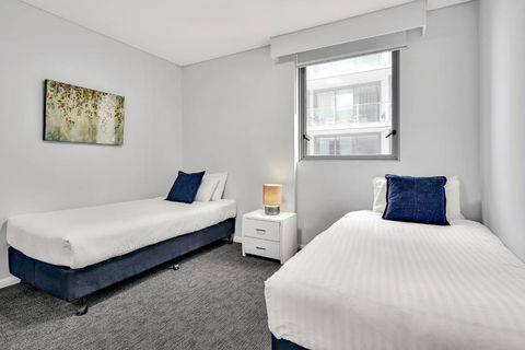 North Sydney Large Two Bedroom MIL2252402 - Accommodation Port Macquarie 3