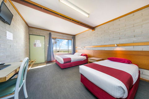 Nullarbor Roadhouse - Accommodation Port Macquarie 1