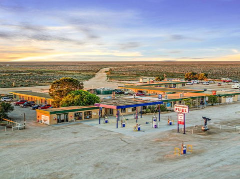 Nullarbor Roadhouse - Accommodation Port Macquarie 0