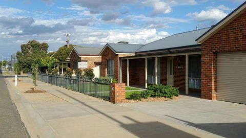 Numurkah Self Contained Apartments - The Saxton - Accommodation Port Macquarie 0