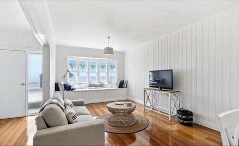 Ocean Views & City Convenience Perfect Getaway - Accommodation Port Macquarie 2