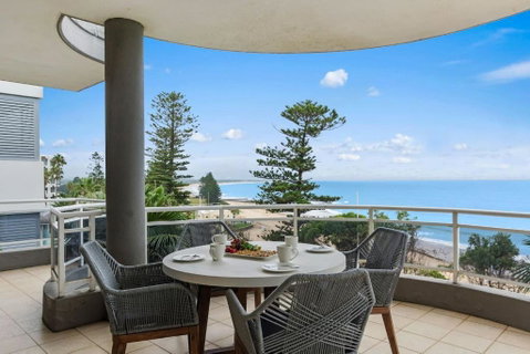 Ocean Vista Escape - A Lofty Beachfront Penthouse - Accommodation Port Macquarie 1