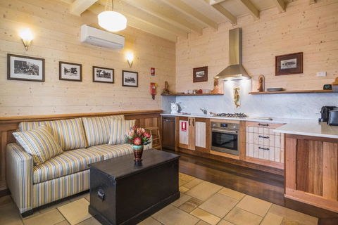 Old Bank Boutique Hotel - Accommodation Port Macquarie 2