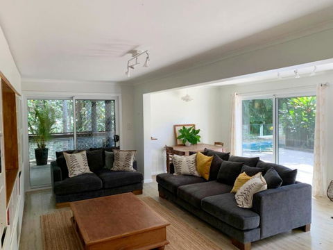 Omanu - Family Home With Pool - Accommodation Port Macquarie 3