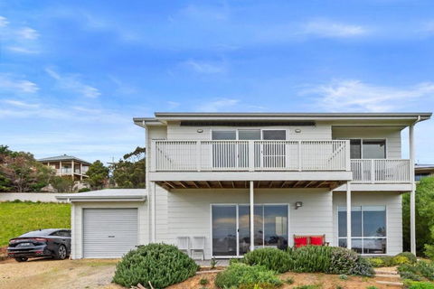 One Merino Panoramic Beach House Modern Sleeps 10 - Accommodation Port Macquarie 0