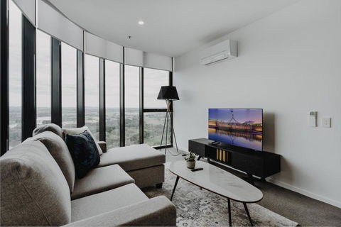 Panoramic Lake View 2-Bed With Pool, Gym And BBQ - Accommodation Port Macquarie 1