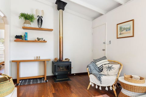 Peaceful And Renovated Original Beach House With Sweeping Views Of Gracetown - Accommodation Port Macquarie 0