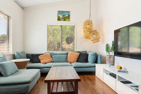 Peaceful And Renovated Original Beach House With Sweeping Views Of Gracetown - Accommodation Port Macquarie 2