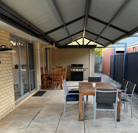 Parkside Pool Home In Aubin Grove - Accommodation Port Macquarie 2