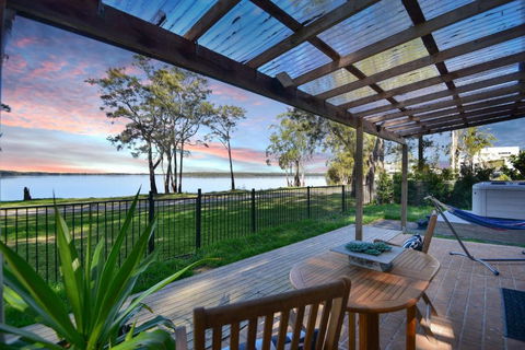 Parkway Lakehouse - Accommodation Port Macquarie 0