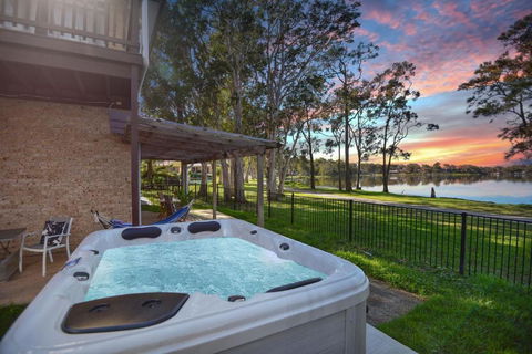 Parkway Lakehouse - Accommodation Port Macquarie 1