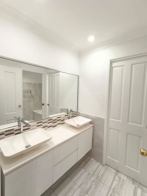 Peaceful Room In Modern Baulkham Hills Home - BH3 - Accommodation Port Macquarie 3