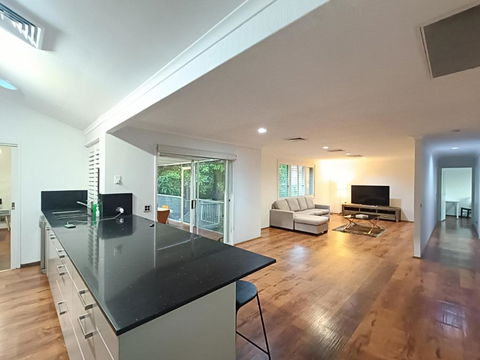 Peaceful Room In Modern Baulkham Hills Home - BH3 - Accommodation Port Macquarie 1