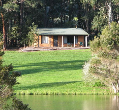 Pemberton Lake View Chalets - Accommodation Port Macquarie 0