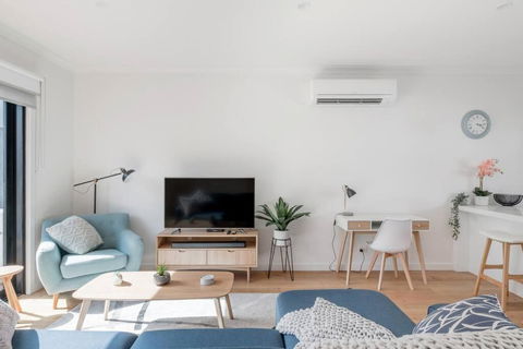 Perfect Port Melbourne Townhouse - Accommodation Port Macquarie 1