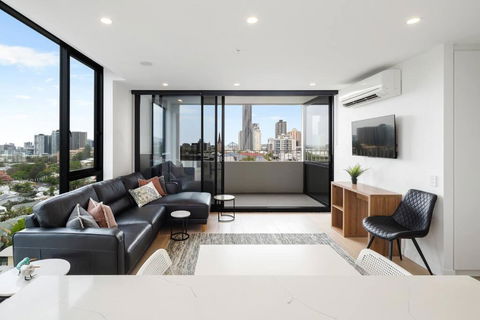 Perfect Haven In Spring Hill 2B1B And Parking - Accommodation Port Macquarie 0