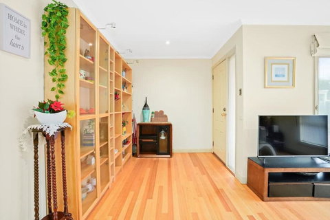 Perfectly Located Townhouse In Heart Of Ringwood - Accommodation Port Macquarie 3