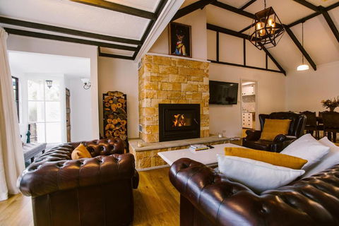 Pet-Friendly Highlands Home With Fireplace - Accommodation Port Macquarie 0