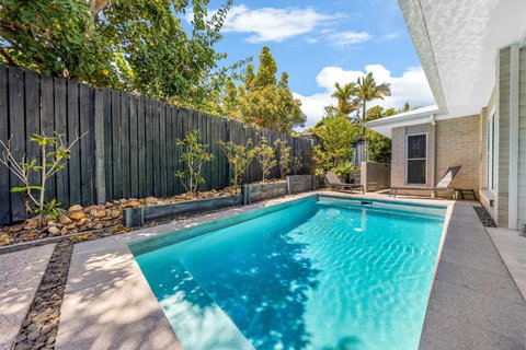 Pet Friendly Holiday Home With Pool On Alex - Accommodation Port Macquarie 1