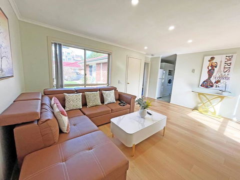 Pet-Friendly Retreat 2BR Ringwood Prime Location - Accommodation Port Macquarie 3