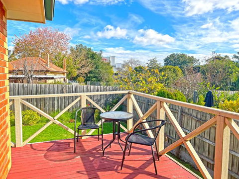Pet-Friendly Retreat 2BR Ringwood Prime Location - Accommodation Port Macquarie 0