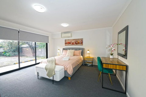 Pet Friendly Well-appointed 3BM Retreat Parking Netflix - Accommodation Port Macquarie 0