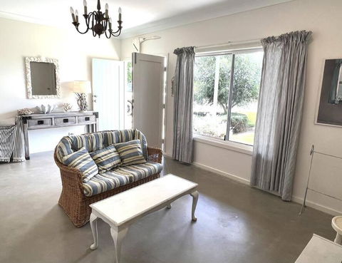 Pine Lodge - Accommodation Port Macquarie 1