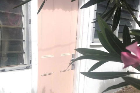 Pink Door By The Seashore - Accommodation Port Macquarie 2