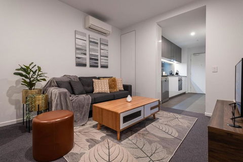Pleasant &bright 2br2ba Apt Footscray Pool - Accommodation Port Macquarie 0
