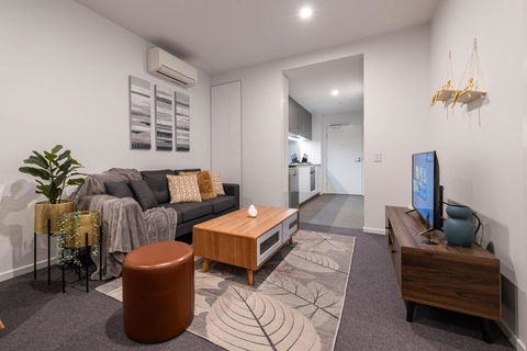 Pleasant &bright 2br2ba Apt Footscray Pool - Accommodation Port Macquarie 1