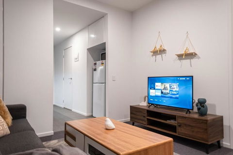 Pleasant &bright 2br2ba Apt Footscray Pool - Accommodation Port Macquarie 2